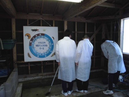 平成29年度　活動活性化の始動　ホタル育成施設の清掃
