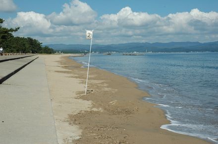 見違えるほどきれいになった松太枝浜。