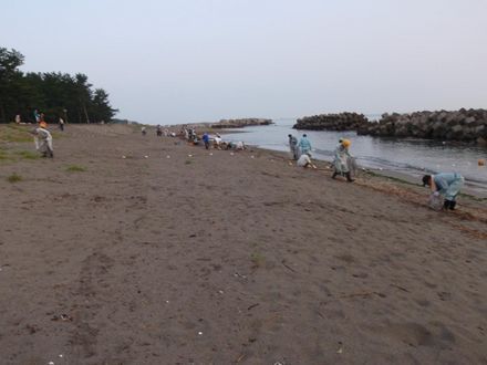 2011年7月3日には、地域の海岸清掃に参加。