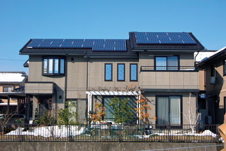 太陽光発電を搭載した住宅。
