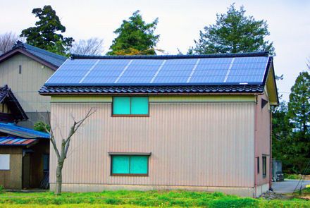 納屋にも太陽光発電を設置できます。