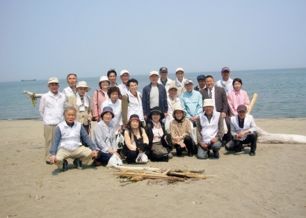 グループ結成後の海岸視察（2014．４．26日撮影）