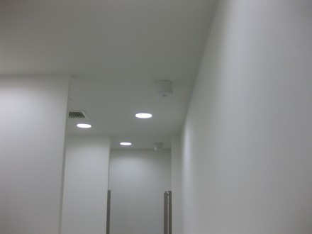 トイレ照明　LEDランプ及び人感センサー導入